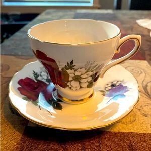 Antique Tea Cup 🌹 & Saucer Red Rose 🌹 Royal Sutherland Fine Bone China 🌹